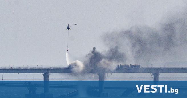 Кримският мост е ударен от военноморски дронове обяви украинският министър