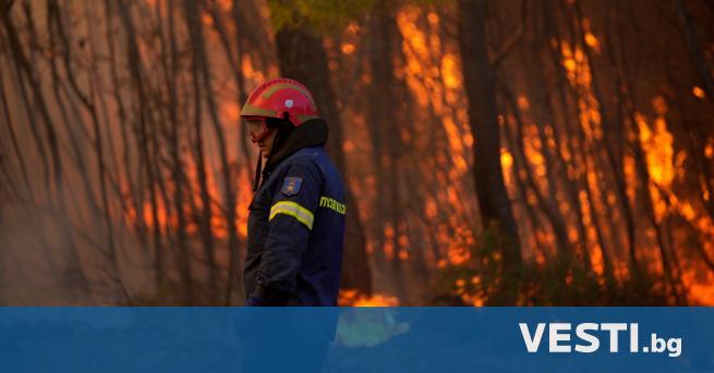 Десетки огромни пожари горят в Гърция, предаде кореспондентът на БГНЕС.
