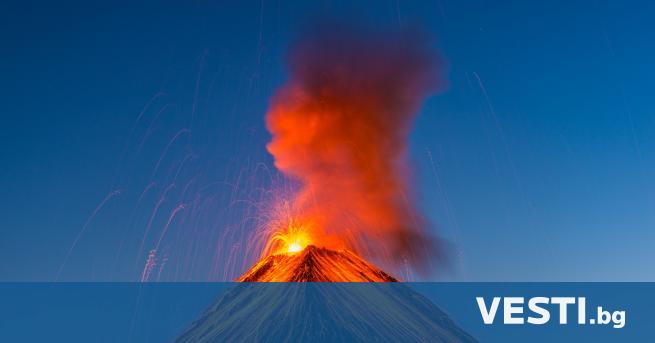 ВИсландия за трета поредна година се наблюдава зрелищно вулканично изригване