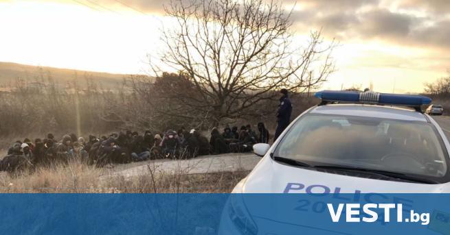 Близо 40 мигранти бяха задържани тази сутрин край София съобщи