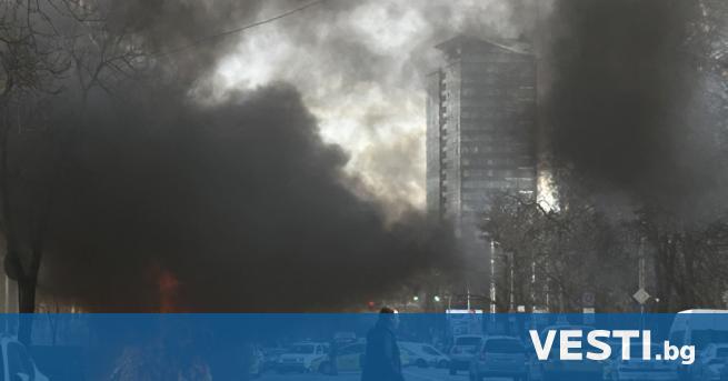 Кола избухна в пламъци пред сградата на Българска агенция по
