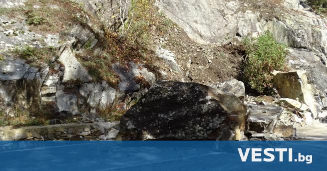 громен скален къс падна върху патя за Рилския манастир рано