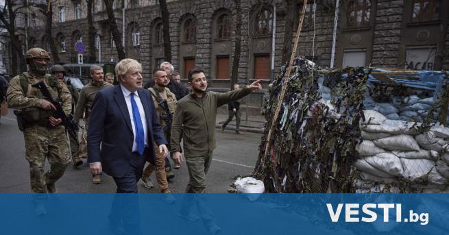 Британският премиер Борис Джонсън който посети изненадващо Украйна и украинският президент
