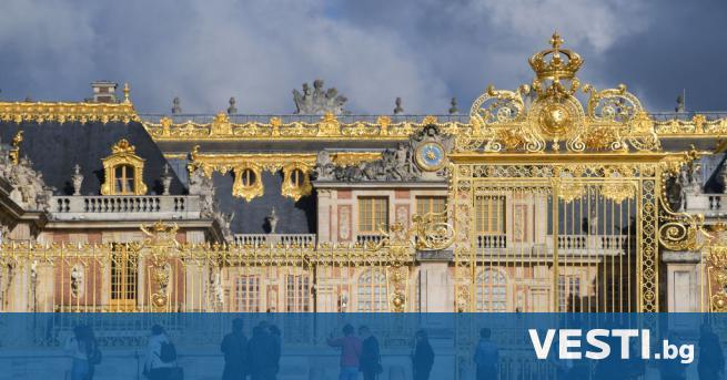 Т ова е Версайският дворец Крал Луи XIV прекарал 40