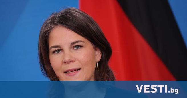 Министърът на външните работи на Германия Аналена Бербок  посети изненадващо Киев