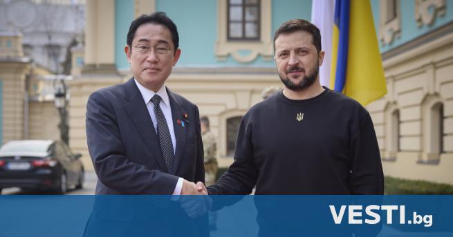 При посещението си в Украйна японският премиер Фумио Кишида подарил