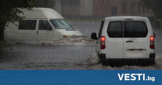 class first letter big Е дин човек е загинал при наводненията в турския окръг
