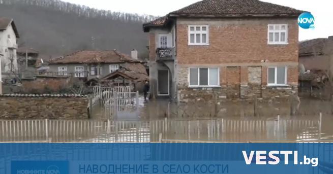 class first letter big Р ека Велека наводни близо 40 къщи в Бургаско Частично бедствено