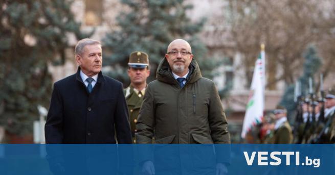 Министърът на отбраната на Украйна предупреди войниците че ще се