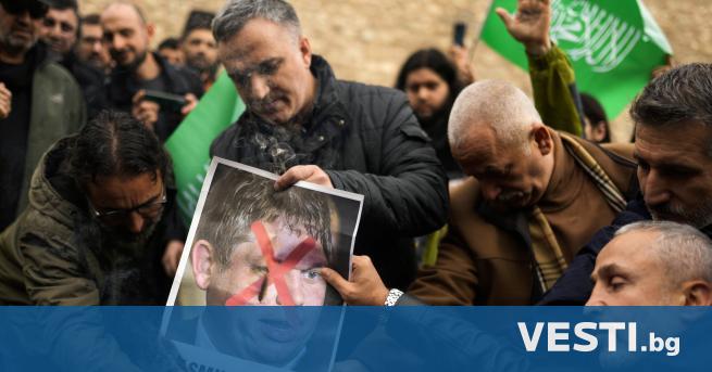 Втори ден възмутени турци протестират срещу изгарянето на Корана в