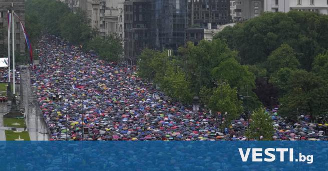 Десетки хиляди души протестираха в Белград срещу нарастващото насилие в