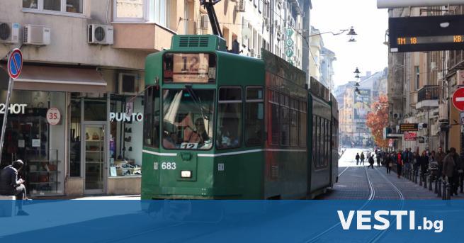 Абсурдно и опасно приключение набира популярност в София Деца се возят