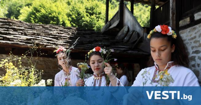 На 24 юни всяка година се чества българският народен празник