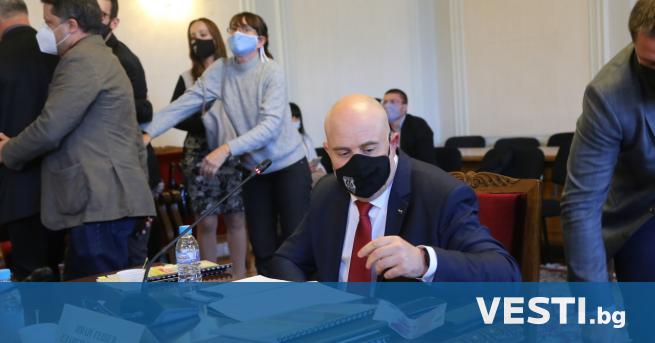 лавният прокурор представи днес поискания от опозицията доклад за дейността
