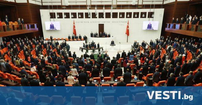 Опозиционен депутат бе хоспитализиран в Турция след сбиване в парламента