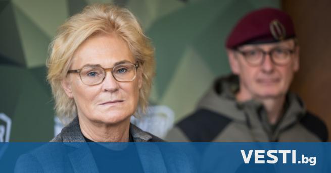 Германската министърка на отбраната Кристине Ламбрехт бе критикувана остро заради