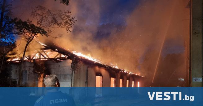 Пожарът в сграда на бивш тютюнев склад на ул Средна