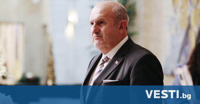 Владо Бучковски е освободен от като специален пратеник за България