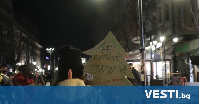 class=first-letter-big>В София, Пловдив и Русе днес се събраха протестиращи срещу