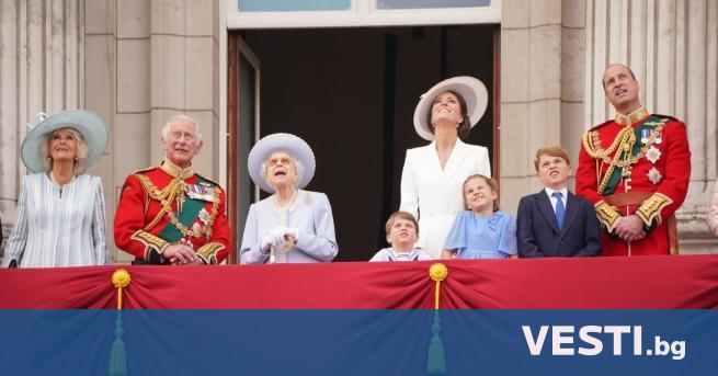 Британската кралица Елизабет Втора се появи днес на балкона на