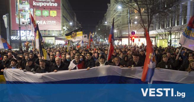 Около хиляда души се събраха вчера вечерта в Белград за