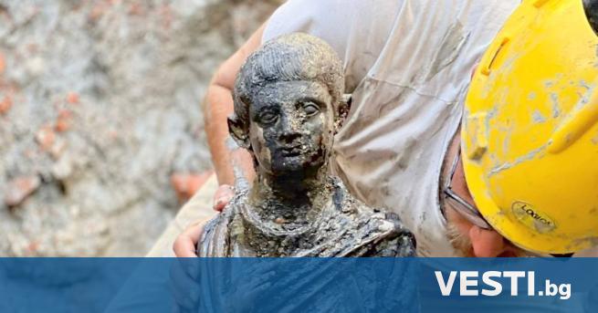 Над 20 бронзови статуи на повече от 2000 години са