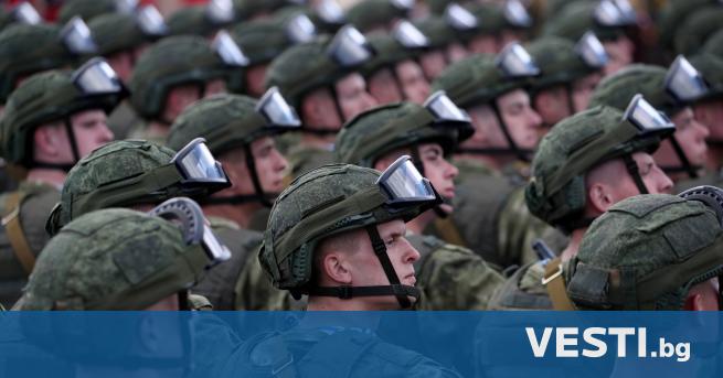 Беларус премества войски и военна техника тъй като напрежението нараства