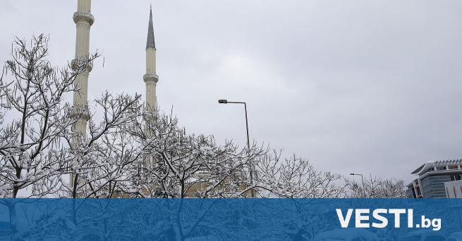Снежни бури объркаха ежедневието в Гърция и Турция а рекордно