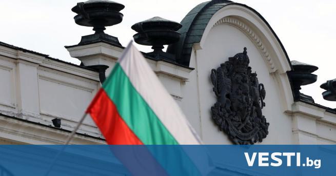 България днес избира новите 240 депутати на предсрочните избори за 49-ото