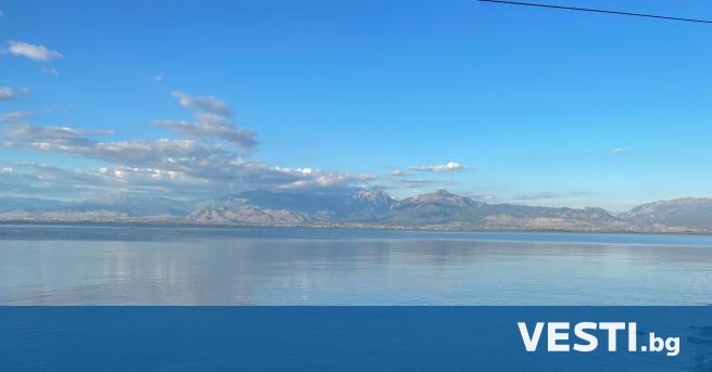 Полицаи в Северна Македония спасиха петима души в Охридското езеро