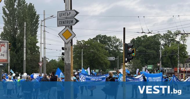 Ключови места в София са блокирани от протестиращи Работещи от Столичен