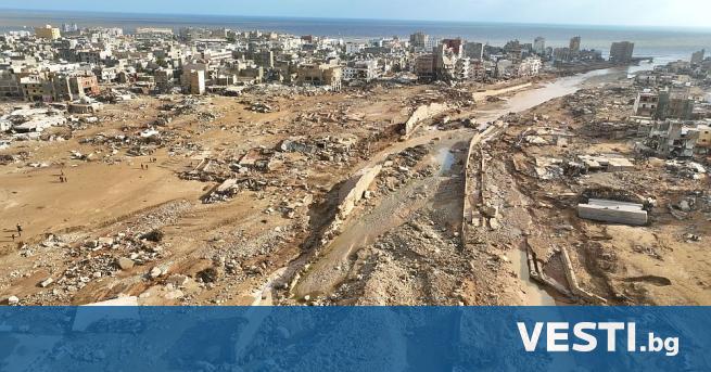 Кадри от дрон показват опустошението след смъртоносното наводнение в Дерна  Източна Либия Причина за