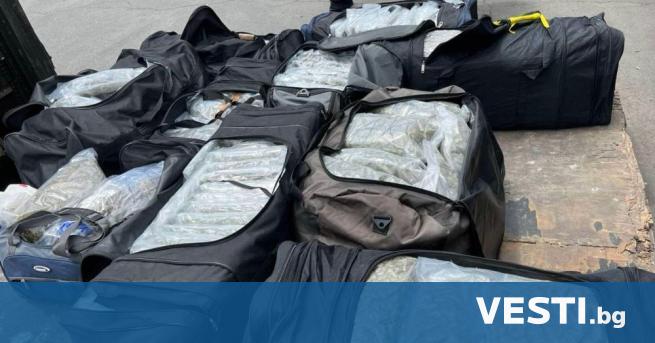 Митническите служители на Митнически пункт Лесово откриха 97 952 кг