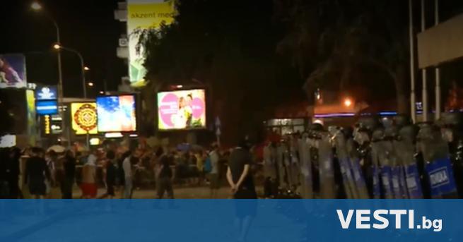 Протести и ескалация на напрежението в Скопие Повод е френското