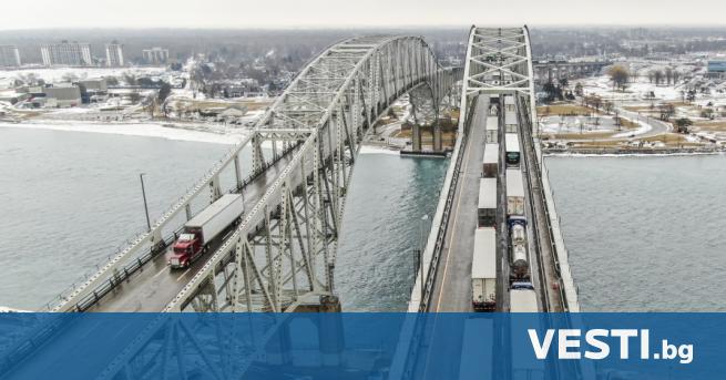 Мостът Амбасадър който свързва Канада и САЩ и който е