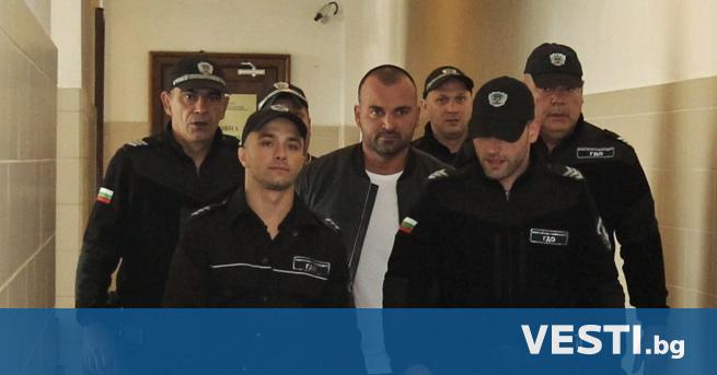 Прокуратурата даде на съда двамата полицаи ескортирали Димитър Любенов на