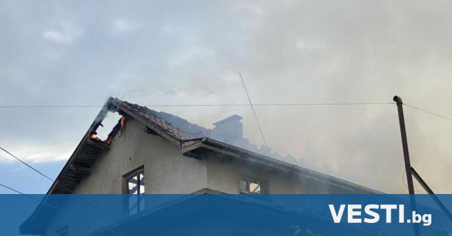 Пожар избухна в къща в казанлъшкото село Овощник в събота