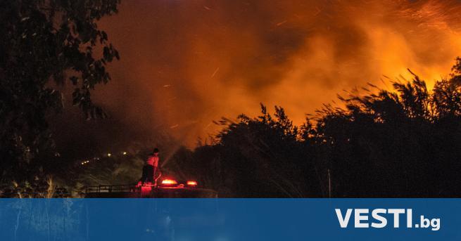 Г олям горски пожар се разрази днес до турския курорт