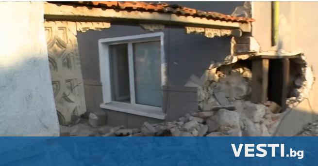 Трактор се вряза в къща в пловдивското село Чоба и
