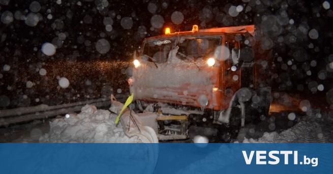 Пиян шофьор на снегорин е задържан край Приморско.Пробата му алкохол