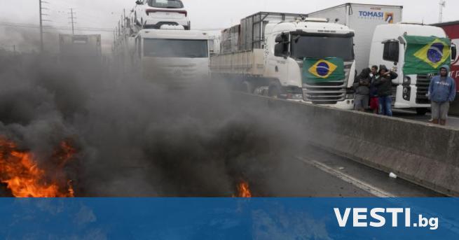 Бразилски шофьори на камиони които подкрепят президента Жаир Болсонаро  блокираха десетки