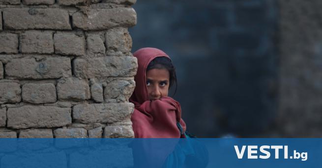 З аради кризата в Афганистан милиони деца гладуват а приближаващата