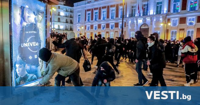 class first letter big Н асилие избухна на уличните протести в Испания които се провеждат