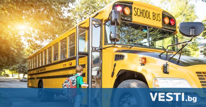 Пиян шофьор на училищен автобус катастрофира в района на училището