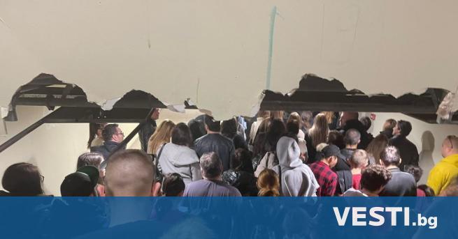 Евакуираха посетителите на един от големите търговски центрове в София