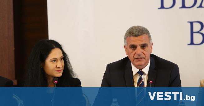 Съоснователката на партия Български възход Ралица Симеонова обяви че напуска