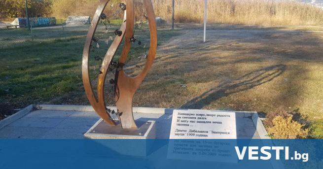 аметникът на брега на Охридското езеро в памет на българските