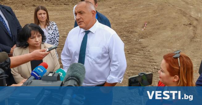 инистър председателят Бойко Борисов инспектира инфраструктурни проекти в Северна България Той