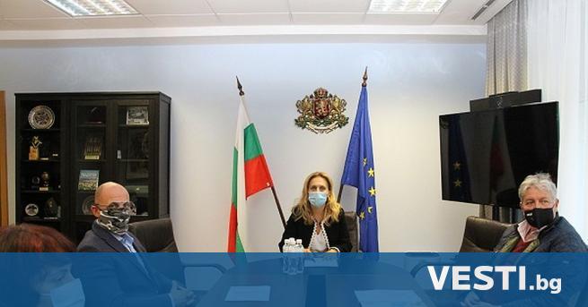 ицепремиерът и министър на туризма Марияна Николова проведе работна среща