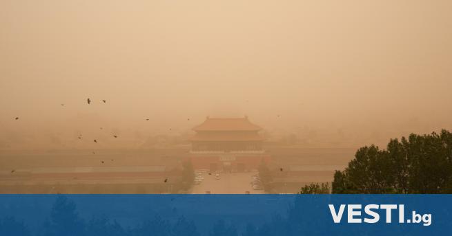К итайската столица Пекин беше покрита с плътен кафяв прах